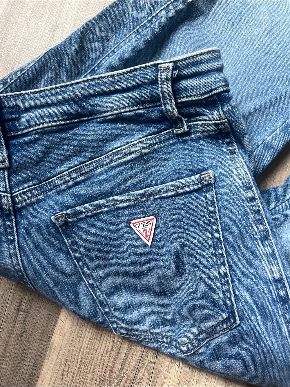 GUESS Blue Logo-Trim Flare Leg Jeans - Picture 7 of 7